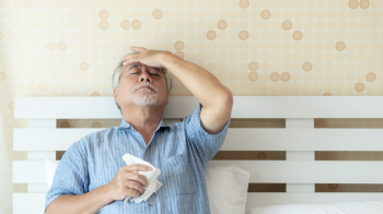 Người cao tuổi đối mặt với thời tiết nóng nực tại Việt Nam